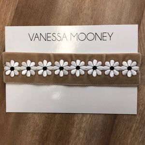 Vanessa Mooney Choker